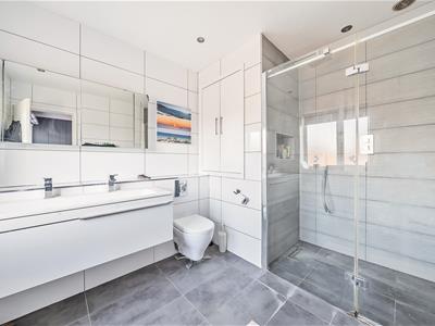En Suite Shower Room: